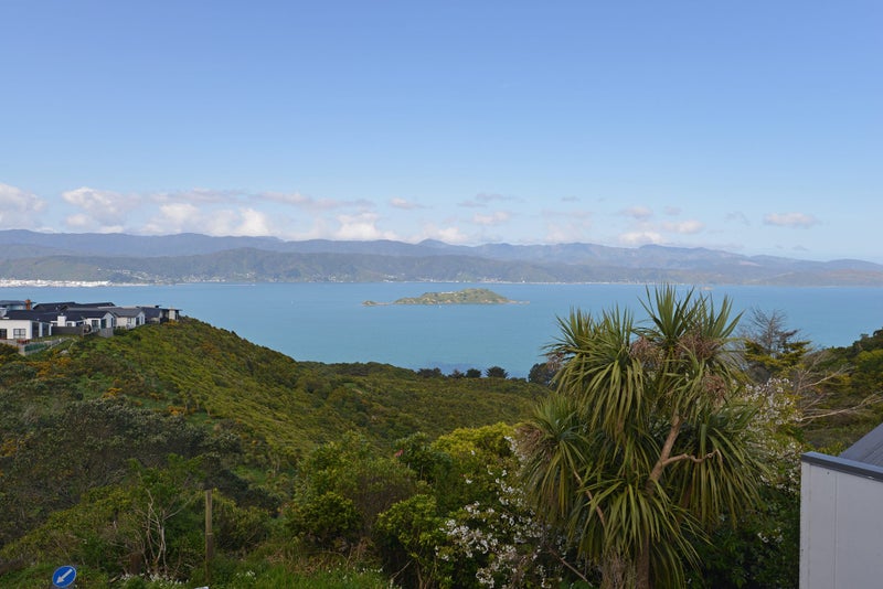 5A Edgecombe Street, Newlands, Wellington - Carousel 1