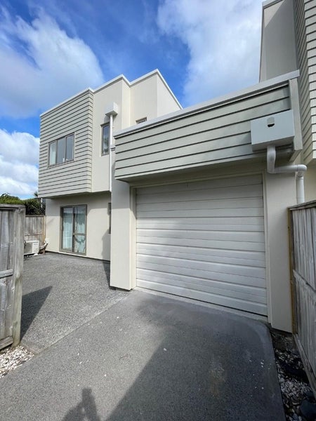 57/21 Hunters Park Drive, Three Kings, Auckland - Carousel 1