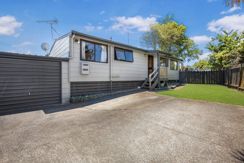 2/11 Dalmahoy Place, Wattle Downs, Auckland - Carousel 2