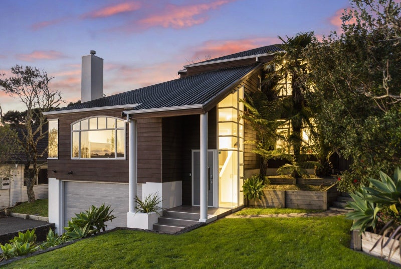 11 Chedworth Drive, Glenfield, Auckland - Carousel 2