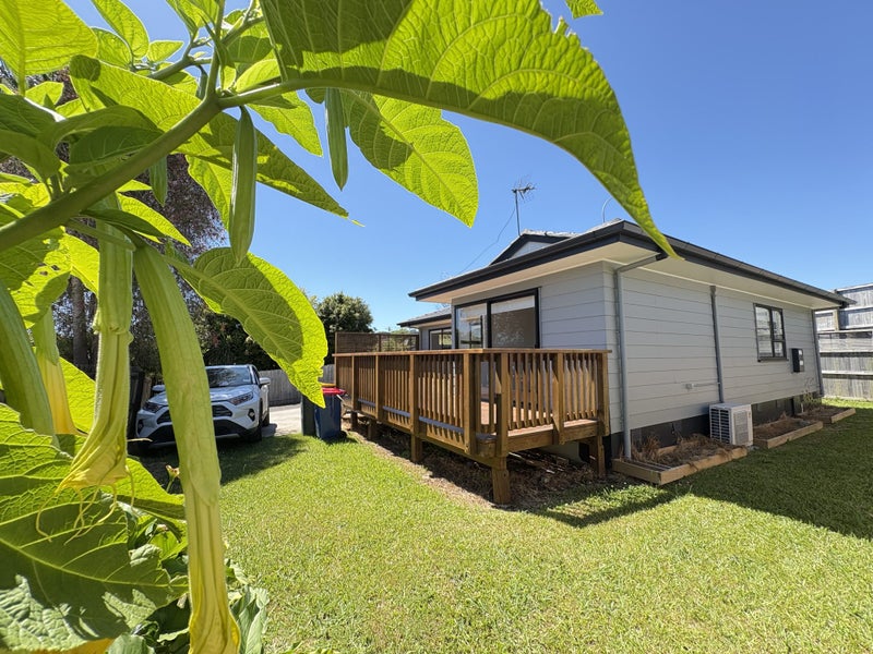 2/17 Landsdale Place, Massey, Auckland - Carousel 2