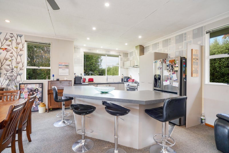29 District Road, Kennington - Carousel 2