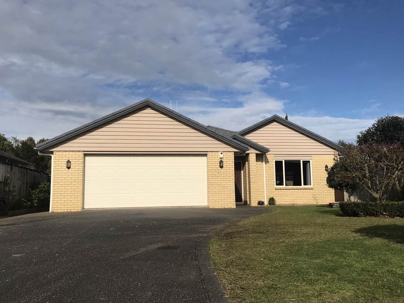 18 Palliser Drive, Huntington, Hamilton - Carousel 1