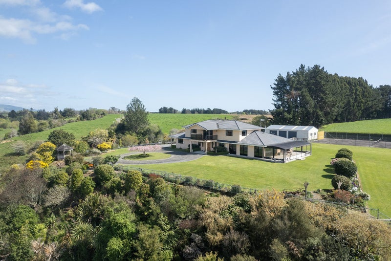 15 Tavistock Road, Levin - Carousel 1