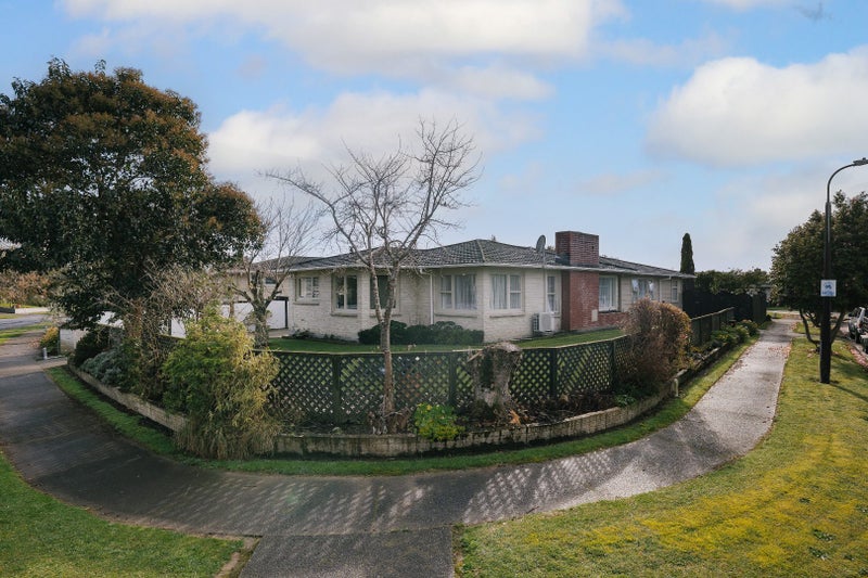 69 Wikiriwhi Crescent, Awapuni, Palmerston North - Carousel 1