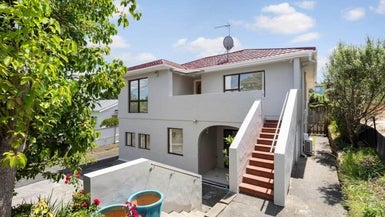 2/33 Harley Road, Takapuna, Auckland - Carousel 1