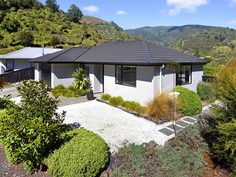 7 Olivine Terrace, The Brook, Nelson - Carousel 2