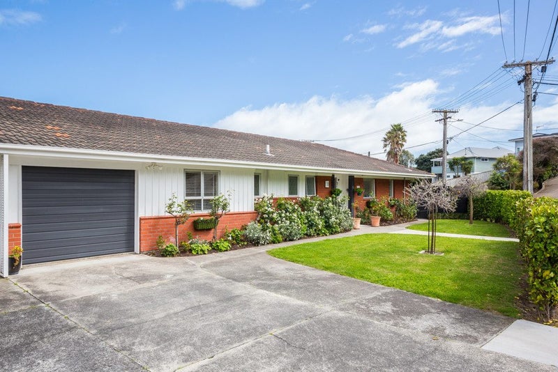 12 Webber Street, Paraparaumu Beach, Paraparaumu - Carousel 1