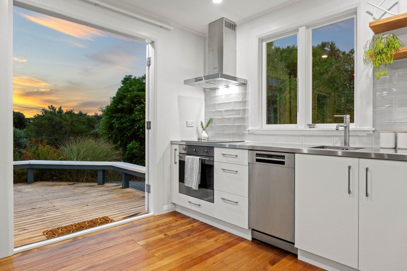 5 Tainui Street, Raumati Beach, Paraparaumu - Carousel 2