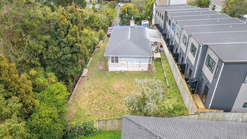 37 Brandon Road, Glen Eden, Auckland - Carousel 2