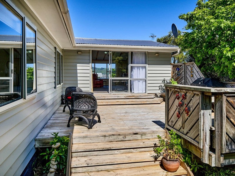 15 Spey Place, Papakowhai, Porirua - Carousel 2