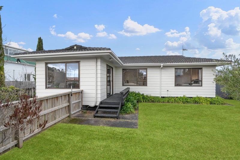 18 Halyard Place, Te Atatu Peninsula, Auckland - Carousel 1