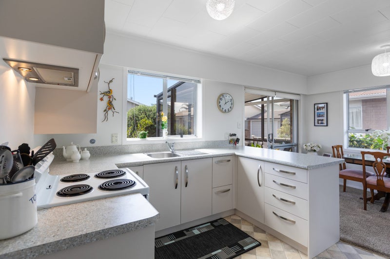 1/6 Webster Street, Westown, New Plymouth - Carousel 2