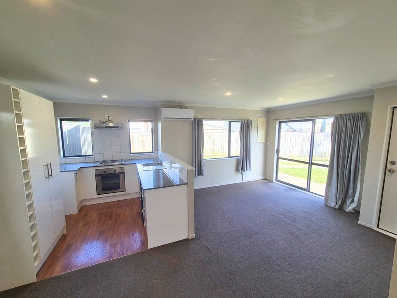 39 Rewarewa Road, Te Atatu Peninsula, Auckland - Carousel 2