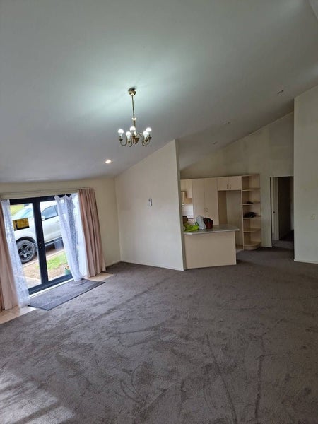 6 Ali Place, Ranui, Auckland - Carousel 1