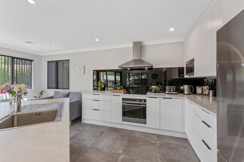 10 Carlow Grove, Birchville, Upper Hutt - Carousel 2