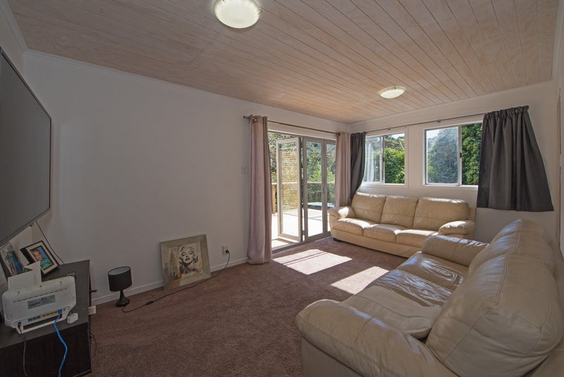 7 Lannan Road, Surfdale, Waiheke Island - Carousel 2