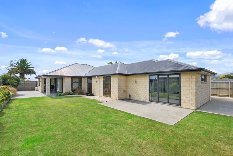 5 Country Palms Drive, Halswell, Christchurch - Carousel 1