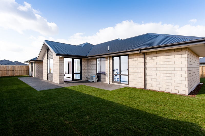 12 Josephine Crescent, Aidanfield, Christchurch - Carousel 1