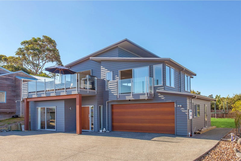 6 Dickson Road, Surfdale, Waiheke Island - Carousel 2