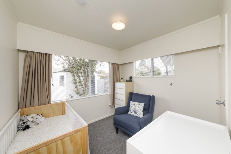 25B Rosedale Crescent, Cloverlea, Palmerston North - Carousel 16