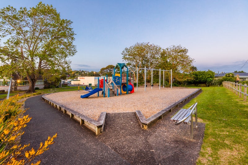 5A Barron Drive, Green Bay, Auckland - Carousel 21