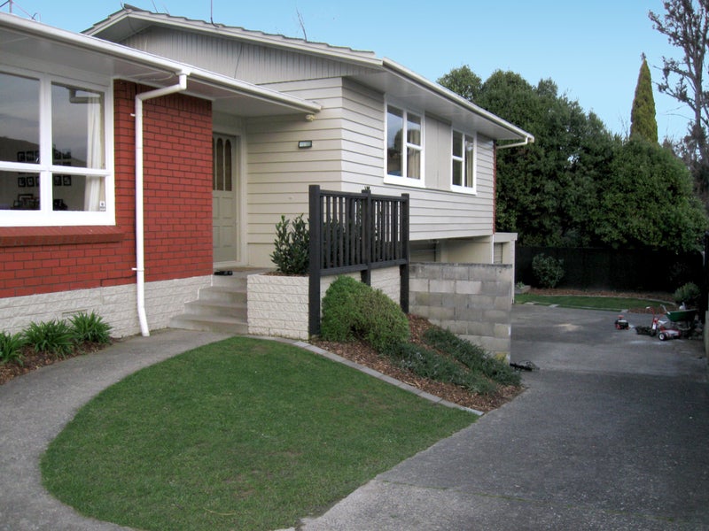 4 Burwood Place, Silverdale, Hamilton - Carousel 2