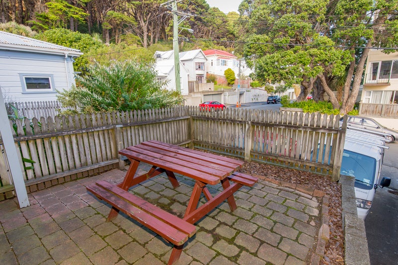 3/5 Scarborough Terrace, Mount Victoria, Wellington - Carousel 2