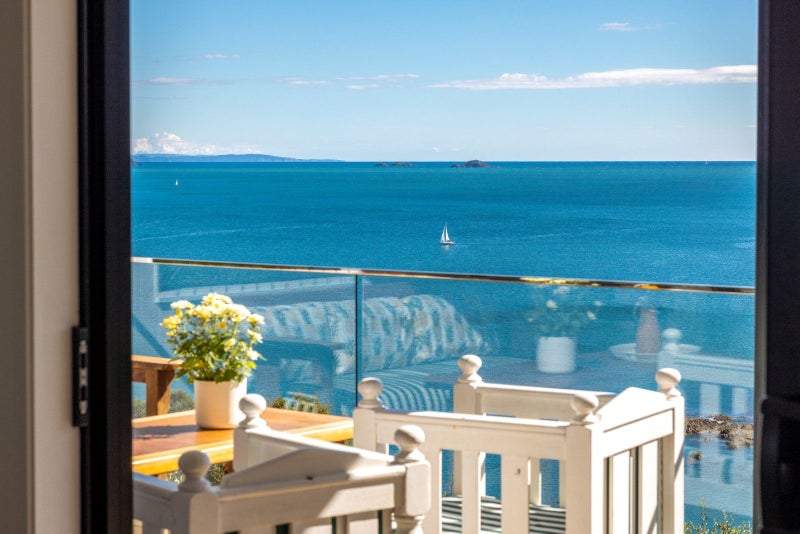 67 Queens Drive, Oneroa, Waiheke Island - Carousel 2