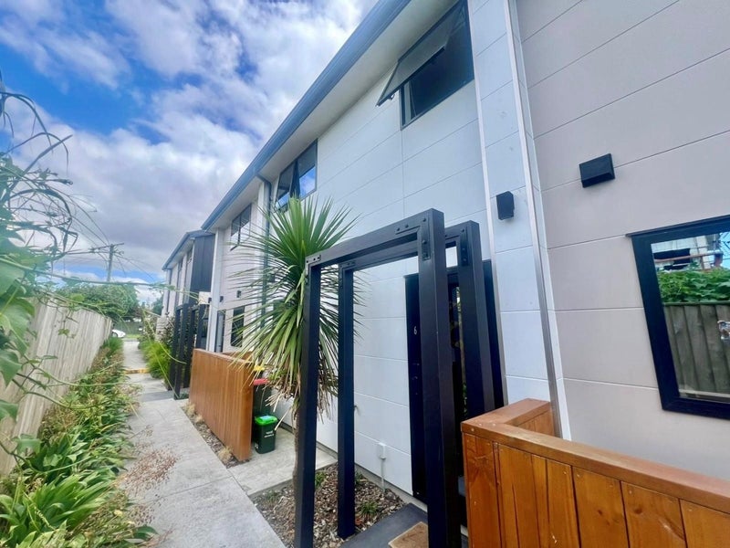 6/137 Tirimoana Road, Te Atatū South, Auckland - Carousel 2