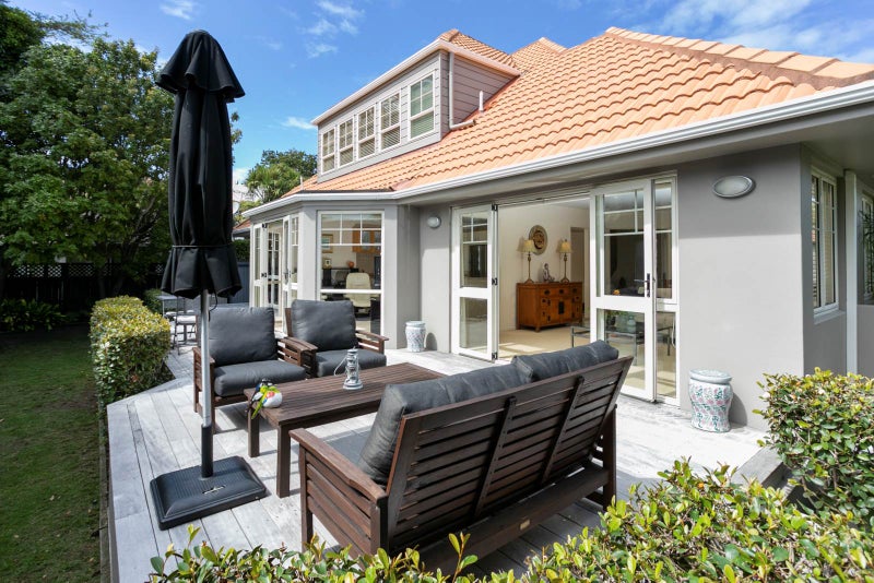 20B Nihill Crescent, Mission Bay, Auckland - Carousel 1