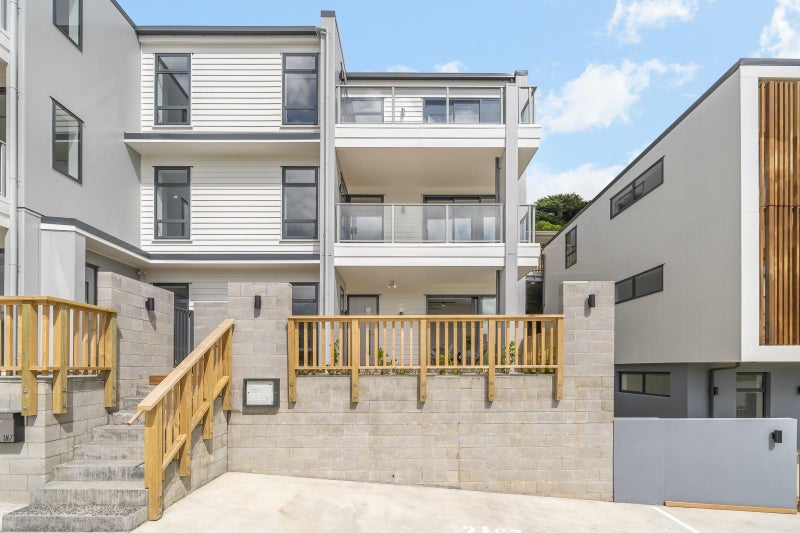 2/67 Tiketike Way, Brooklyn, Wellington - Carousel 1