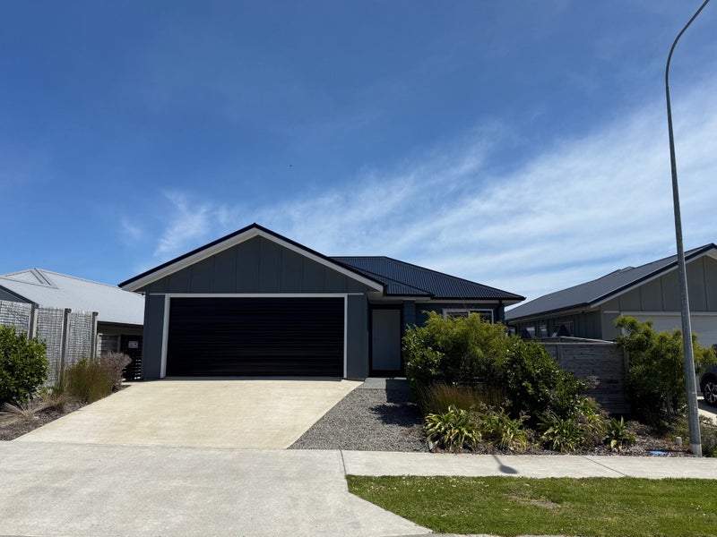 22 Kairaumati Crescent, Kelson, Lower Hutt - Carousel 1