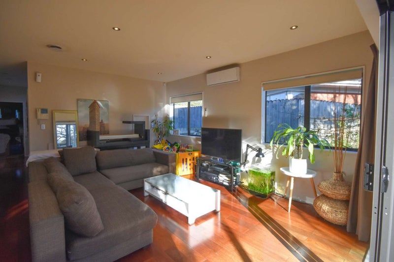 41A Don Croot Street, Morningside, Auckland - Carousel 2