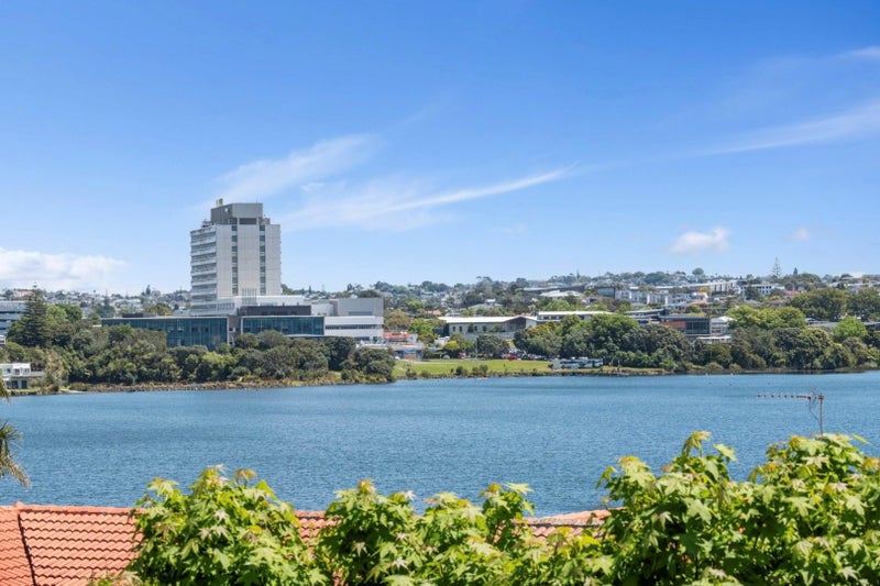 21 Manurere Avenue, Takapuna, Auckland - Carousel 2