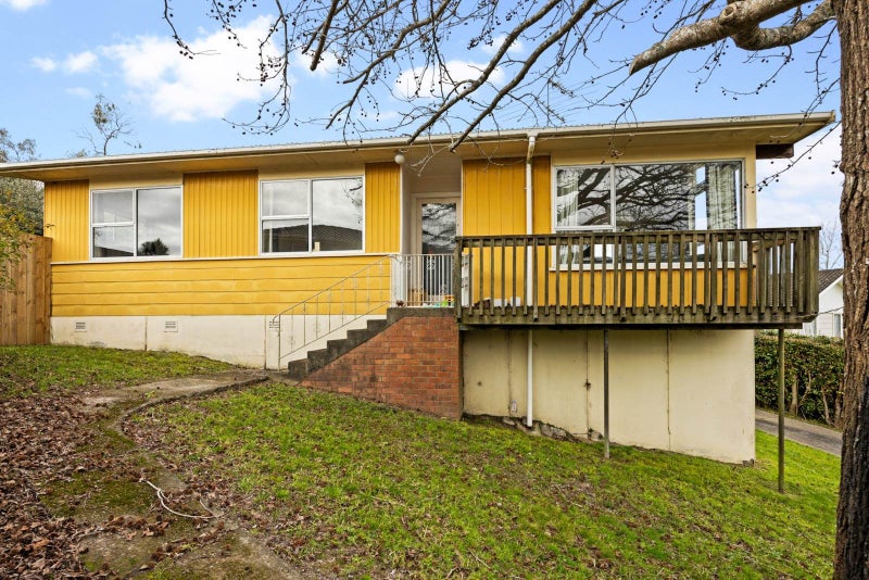 38 Vina Place, Massey, Auckland - Carousel 1