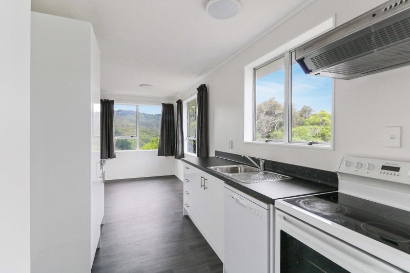 111 Holborn Drive, Stokes Valley, Lower Hutt - Carousel 2