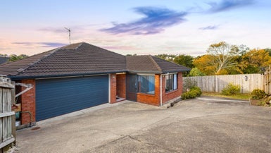 5B Cartmel Avenue, Massey, Auckland - Carousel 1