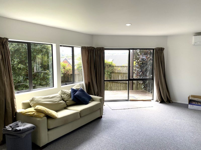 2/37 Fields Parade, Oteha, Auckland - Carousel 2