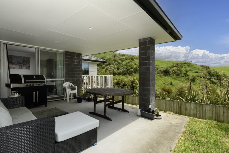 142 Ballintoy Park Drive, Welcome Bay, Tauranga - Carousel 2