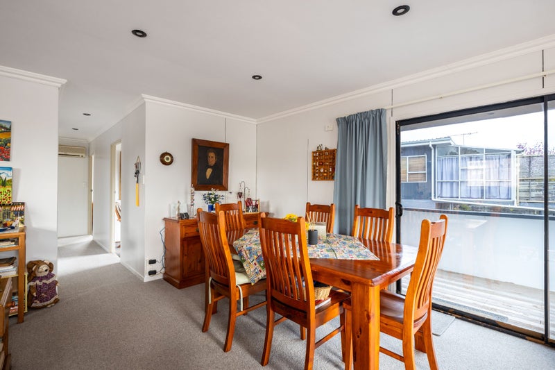 7 Warren Place, Frankleigh Park, New Plymouth - Carousel 1