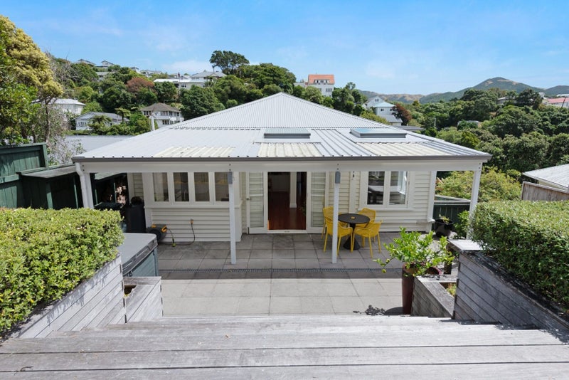 2 Highland Crescent, Wadestown, Wellington - Carousel 2