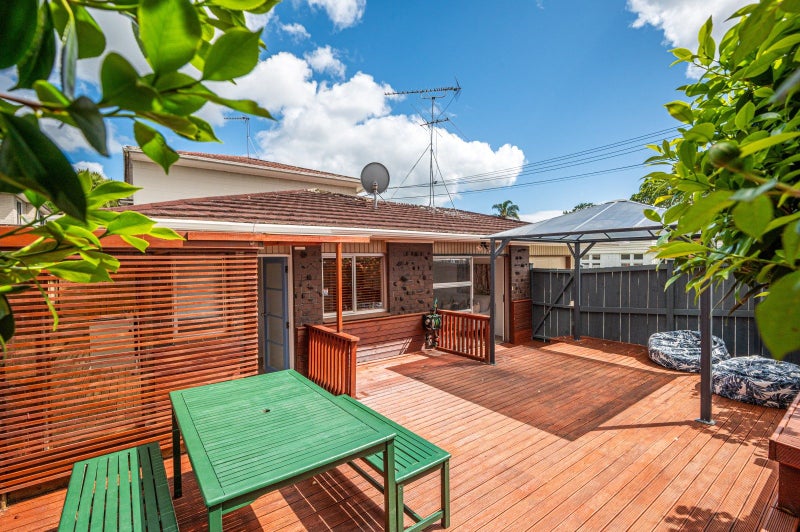 1/1 Watea Road, Sandringham, Auckland - Carousel 1