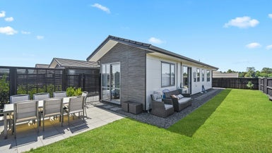 11B Yanicks Crescent, Fitzroy, Hamilton - Carousel 1