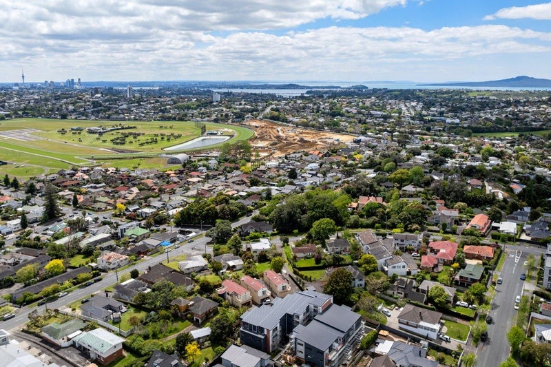 1/6 Pukerangi Crescent, Ellerslie, Auckland - Carousel 12