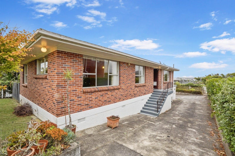 121 Udys Road, Pakuranga, Auckland - Carousel 1