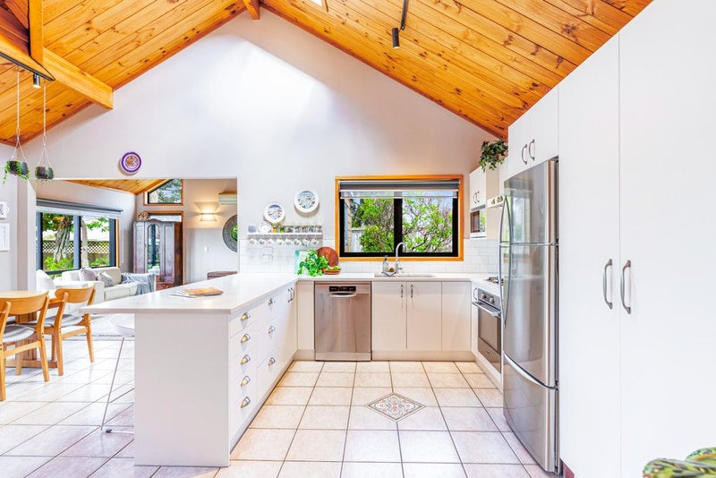 2/397 East Coast Road, Mairangi Bay, Auckland - Carousel 2