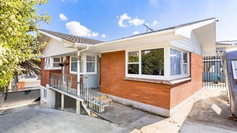 27 Andrew Road, Howick, Auckland - Carousel 1