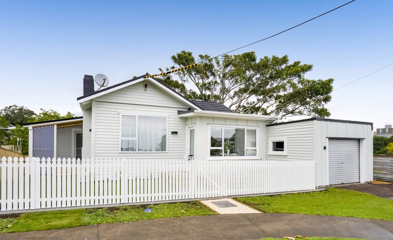 29 Dorset Avenue, Westown, New Plymouth - Carousel 1