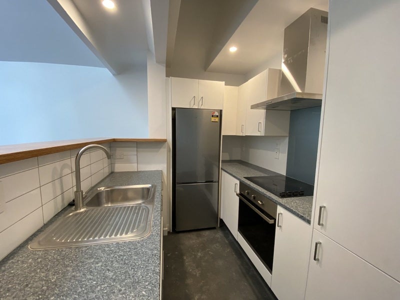 12A Lawson Place, Mount Victoria, Wellington - Carousel 2